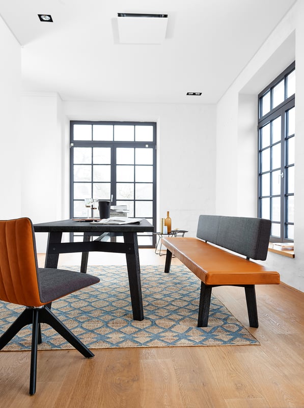 janua_b32_connect_sitzbank_indoor_gekoehlt_holz_eiche_ton_schwarz_leder_stoff_e_01