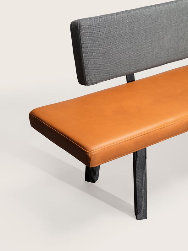 janua_b32_connect_sitzbank_indoor_gekoehlt_holz_eiche_ton_schwarz_leder_stoff_e_02