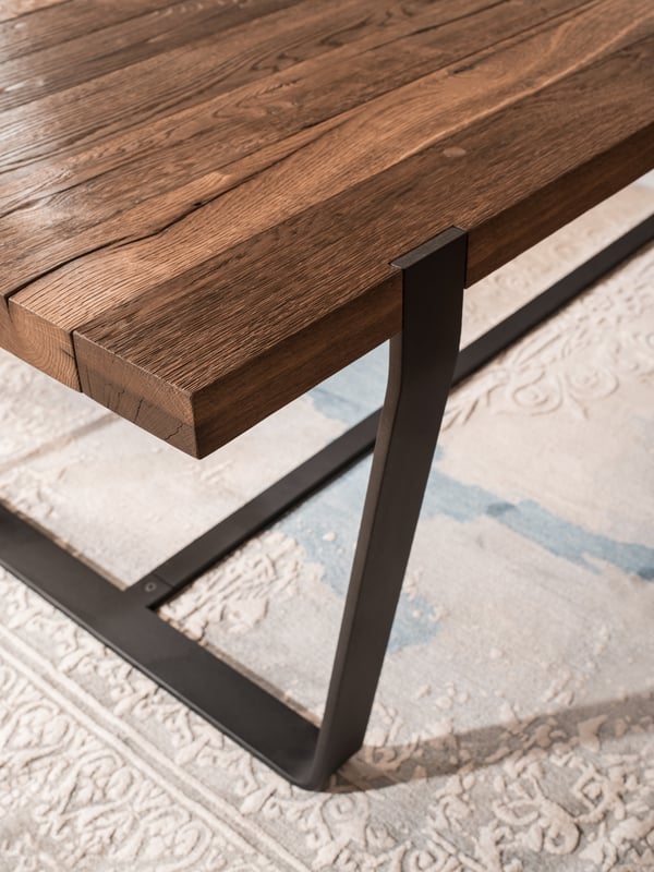 janua_bb11_clamp_tisch_indoor_altholz_holz_eiche_gerauechrt_stahl_tiefschwarz_e_03