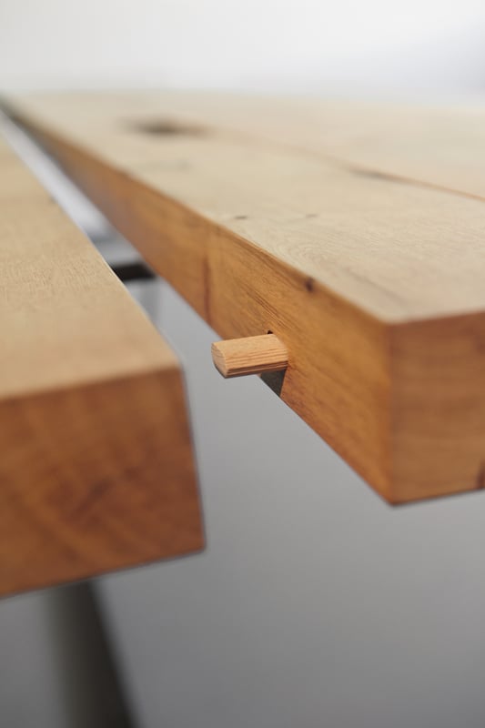 janua_bb11_clamp_tisch_indoor_altholz_holz_eiche_natur_stahl_tiefschwarz_e_06