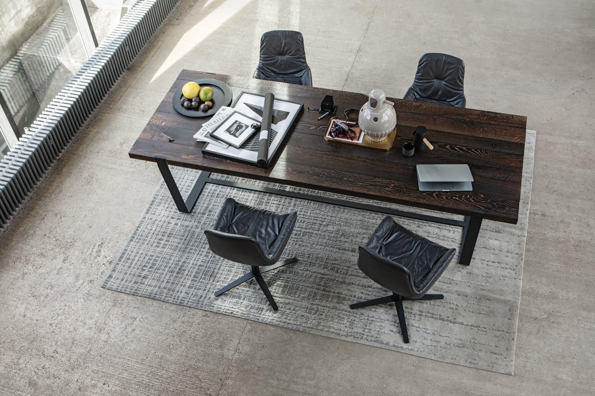 janua_bb11_clamp_tisch_indoor_gekoehlt_holz_eiche_ton_braun_stahl_tiefschwarz_e_01