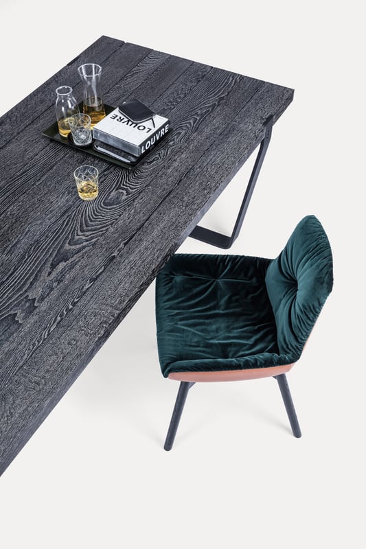 janua_bb11_clamp_tisch_indoor_gekoehlt_holz_eiche_ton_grau_stahl_tiefschwarz_e_01