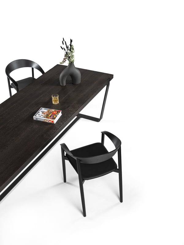 janua_bb11_clamp_tisch_indoor_geraeuchert_holz_eiche_anthrazit_stahl_tiefschwarz_e_01