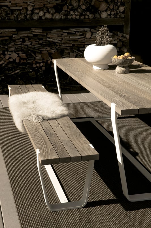 janua_bb11_clamp_tisch_outdoor_holz_kastanie_ton_sand_stahl_verzinkt_grauweiss_e_03