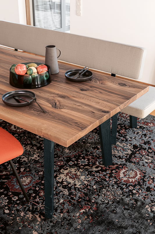 janua_bb31_connect_tisch_indoor_basic_holz_amerikanischer_nussbaum_stahl_tiefschwarz_e_01