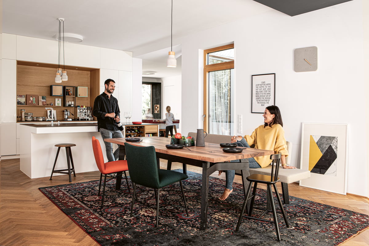 janua_bb31_connect_tisch_indoor_basic_holz_amerikanischer_nussbaum_stahl_tiefschwarz_e_02