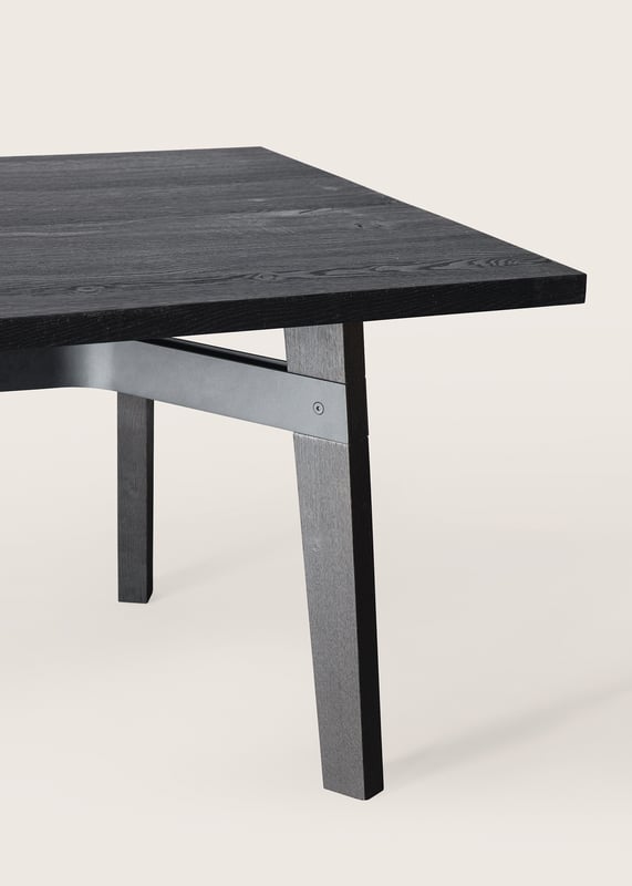 janua_bb31_connect_tisch_indoor_gekoehlt_holz_eiche_ton_schwarz_stahl_tiefschwarz_e_02