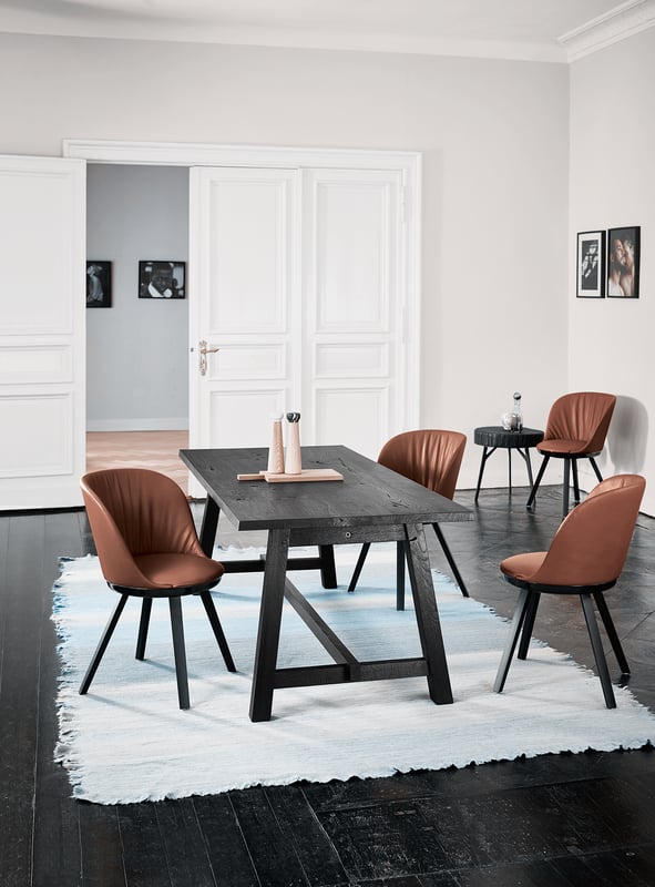 janua_bc02_cantina_tisch_indoor_altholz_eiche_gekoehlt_ton schwarz_e_01