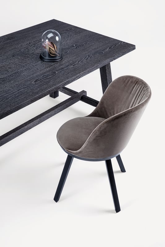 janua_bc02_cantina_tisch_indoor_altholz_eiche_gekoehlt_ton-schwarz_e_02