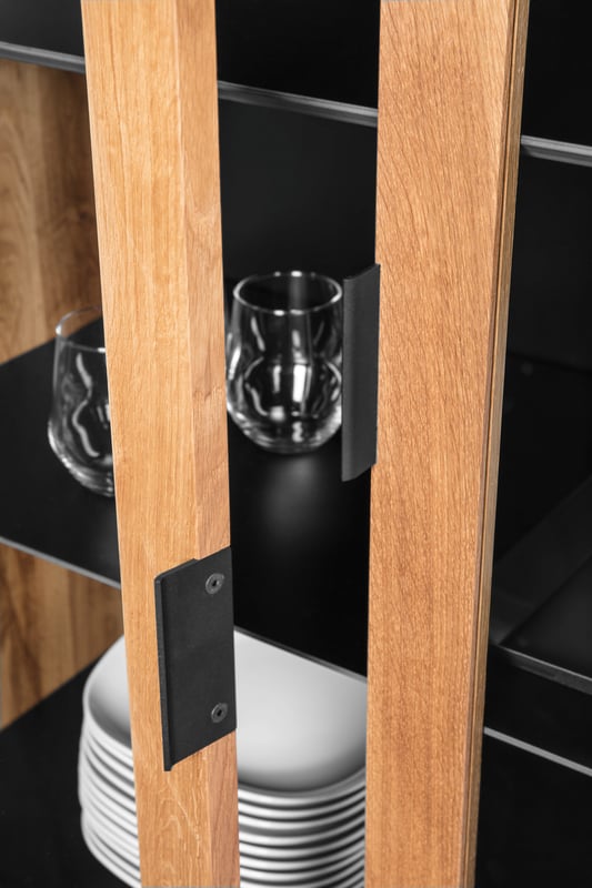 janua_bc04_vitrine_korpusmoebel_indoor_altholz_holz_eiche_stahl_tiefschwarz_e_02