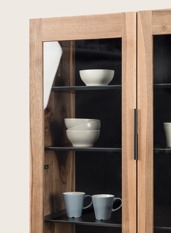 janua_bc04_vitrine_korpusmoebel_indoor_basic_holz_eiche_weiss_stahl_tiefschwarz_e_02