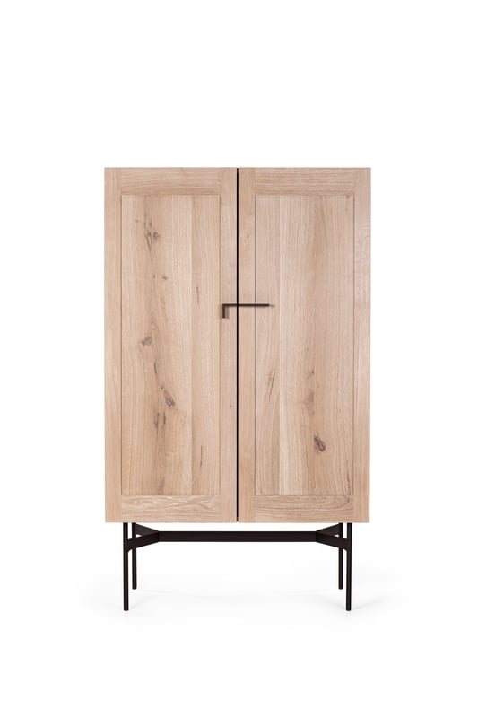 janua_bc04_vitrine_korpusmoebel_indoor_basic_holz_eiche_weiss_stahl_tiefschwarz_f_02