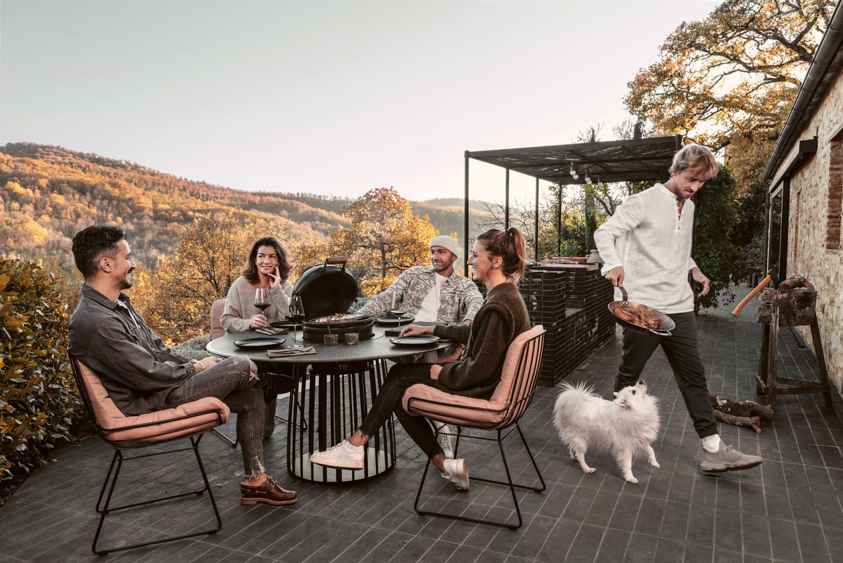 janua_bc07_basket_big_green_egg_tisch_rund_outdoor_stein_porfido_verde_edelstahl_tiefschwarz_e_03