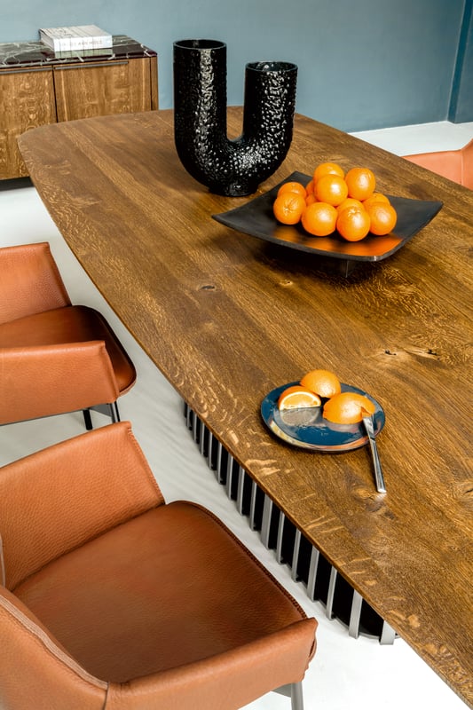 janua_bc07_basket_tisch_bootsform_indoor_geraeuchert_holz_eiche_natur_stahl_rohstahl_lasur_e_02