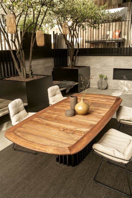 janua_bc07_basket_tisch_bootsform_outdoor_holz_kastanie_ton_marone_edelstahl_schwarz_e_04