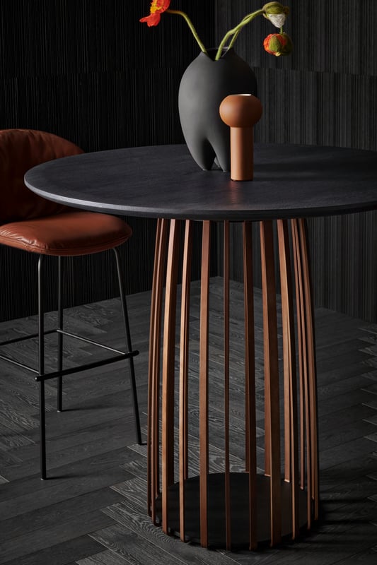 janua_bc07_basket_tisch_hochtisch_indoor_schottenhansen_holz_eiche_mineral_mb5_stahl_kupfer_lasur_e_03