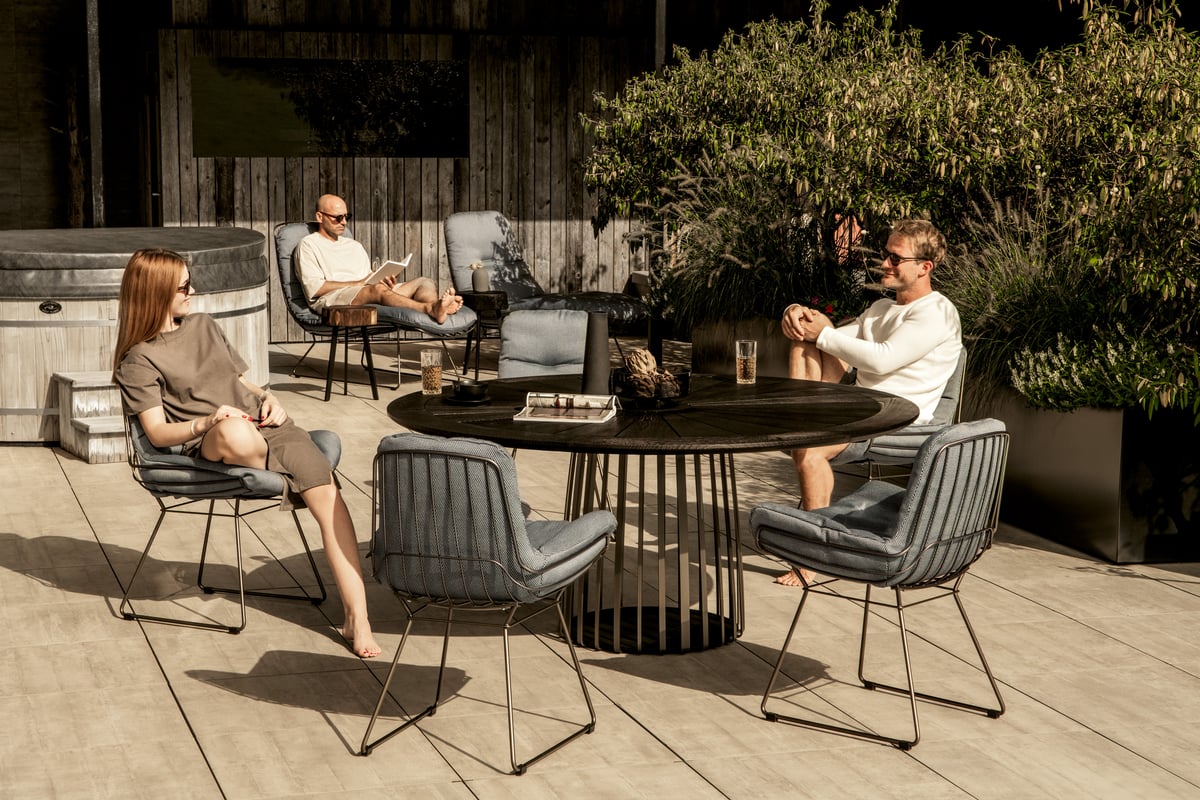 janua_bc07_basket_tisch_rund_outdoor_holz_kastanie_ton_ash_edelstahl_bronze_lasur_e_04