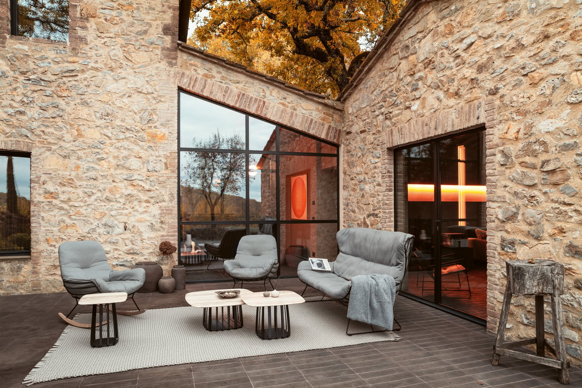 janua_bc09_basket_couchtisch_outdoor_stein_travertin_striato_edelstahl_tiefschwarz_e_01