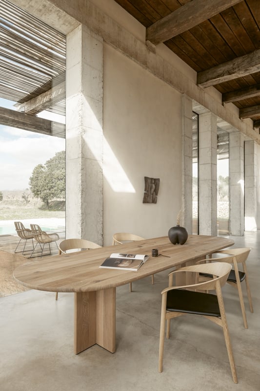 janua_bc17_t-rox_tisch_oval_indoor_basic_holz_eiche_weiß_e_01