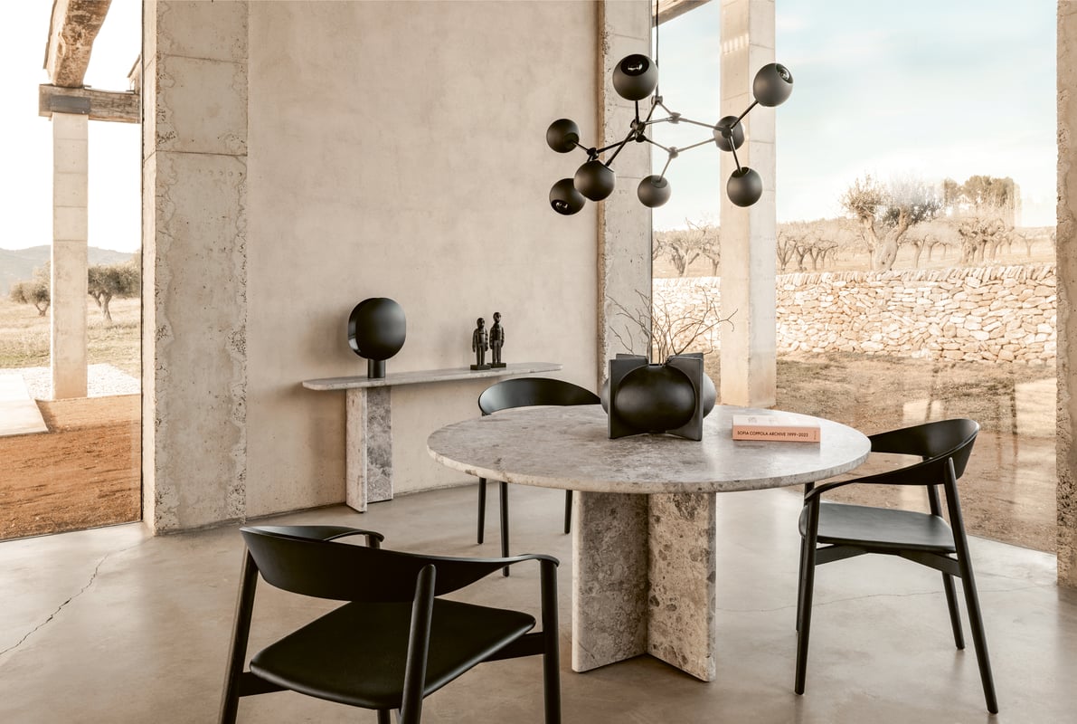 janua_bc17_t-rox_tisch_rund_indoor_stein_ceppo_beige_e_01