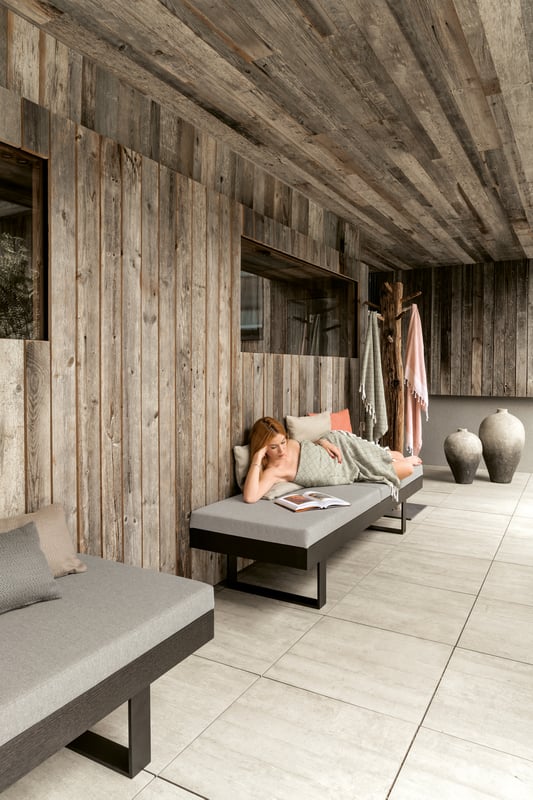janua_bn01_biron_eckbank_outdoor_holz_kastanie_ton_ash_stahl_tiefschwarz_stoff_e_01