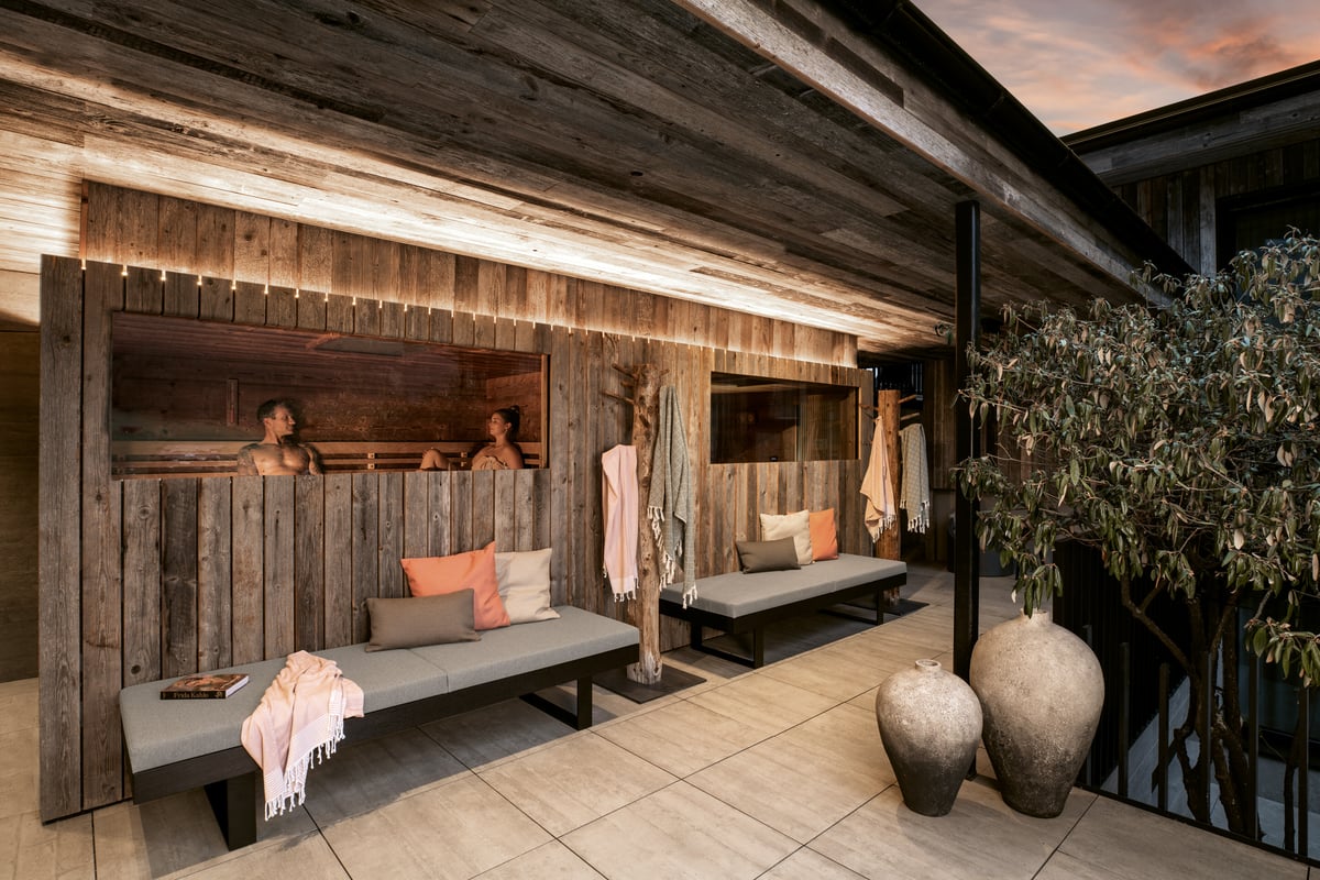 janua_bn01_biron_eckbank_outdoor_holz_kastanie_ton_ash_stahl_tiefschwarz_stoff_e_02