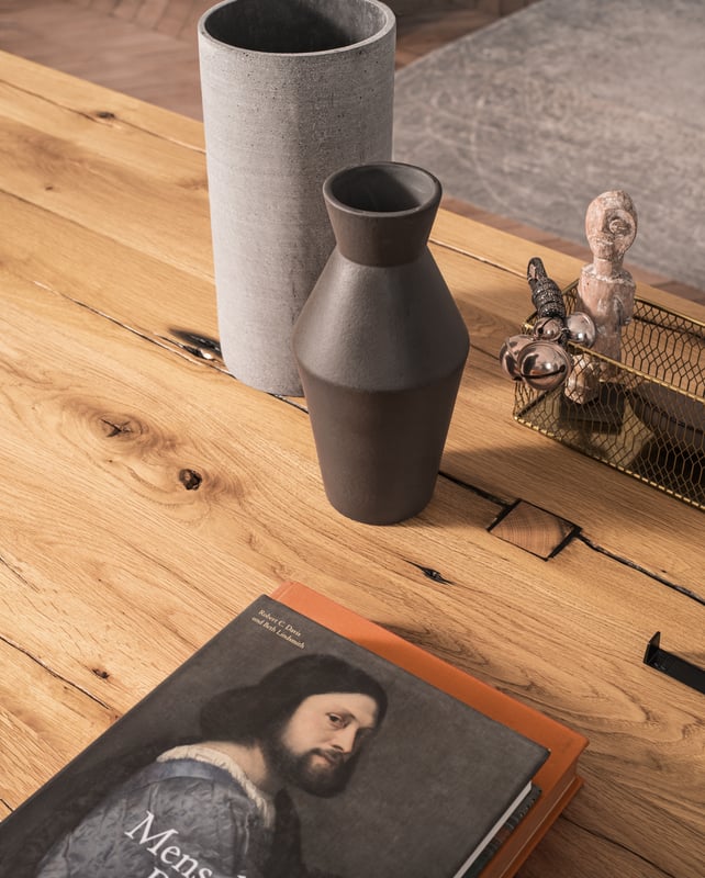 janua_s600_cpsdesign_tisch_indoor_altholz_holz_eiche_natur_stahl_tiefschwarz_e_04