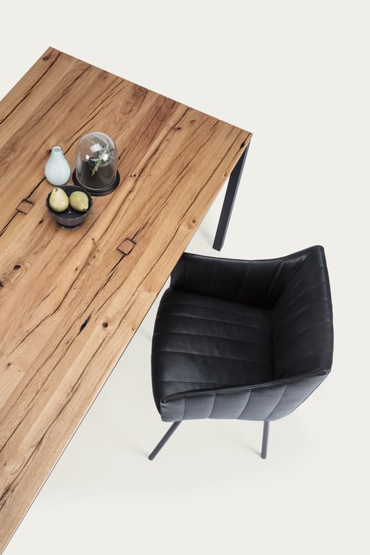 janua_s600_cpsdesign_tisch_indoor_altholz_holz_eiche_natur_stahl_tiefschwarz_e_06