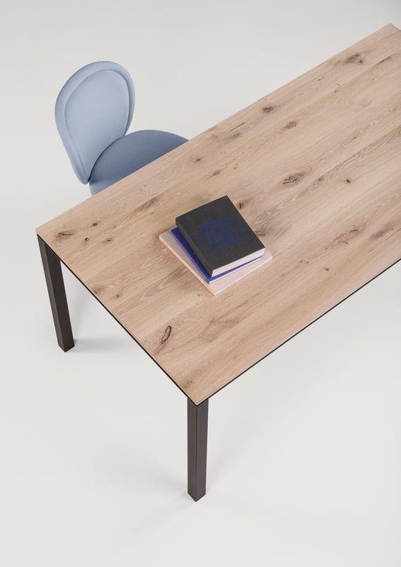 janua_s600_cpsdesign_tisch_indoor_basic_holz_eiche_weiss_stahl_tiefschwarz_e_01