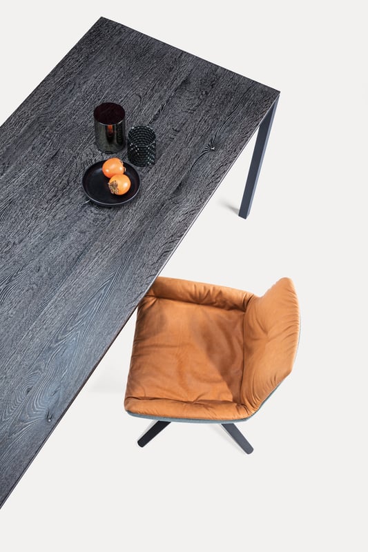 janua_s600_cpsdesign_tisch_indoor_gekoehlt_holz_eiche_ton_grau_stahl_tiefschwarz_e_01