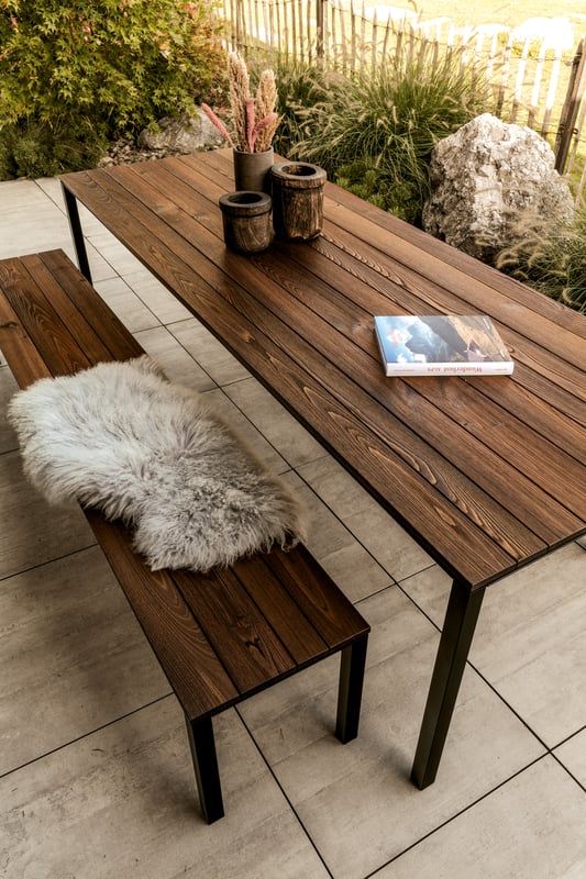 janua_s600_cpsdesign_tisch_outdoor_holz_kastanie_ton_marone_edelstahl_tiefschwarz_e_04