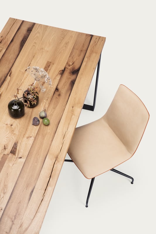 janua_s700_cpsdesign_tisch_indoor_altholz_holz_eiche_natur_stahl_tiefschwarz_e_02
