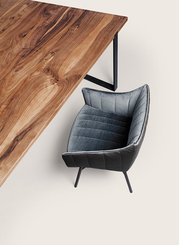 janua_s700_cpsdesign_tisch_indoor_basic_holz_amerikanischer_nussbaum_stahl_tiefschwarz_e_04