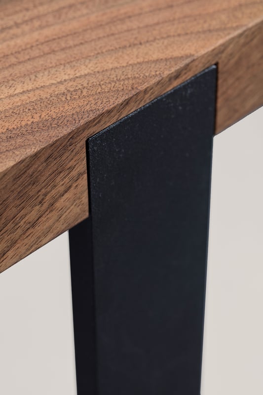 janua_s700_cpsdesign_tisch_indoor_basic_holz_amerikanischer_nussbaum_stahl_tiefschwarz_e_07