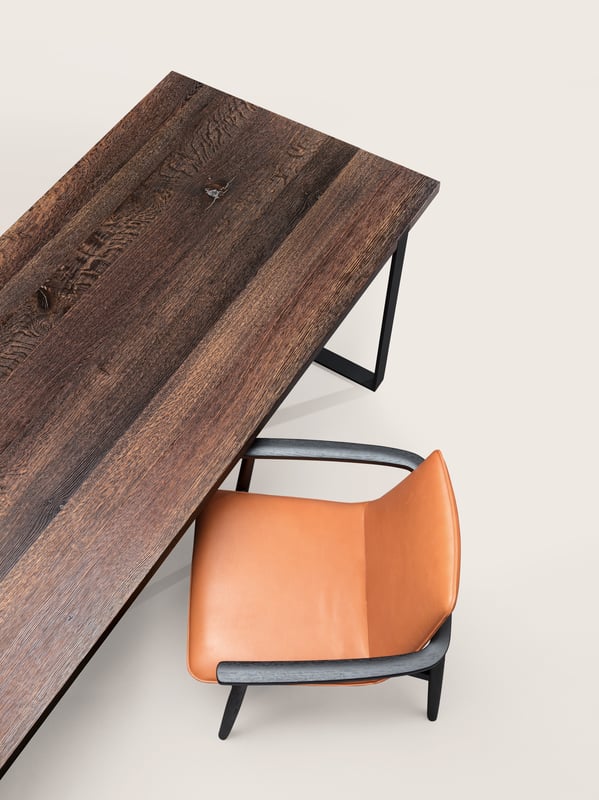 janua_s700_cpsdesign_tisch_indoor_gekoehlt_holz_eiche_ton_braun_stahl_tiefschwarz_e_01