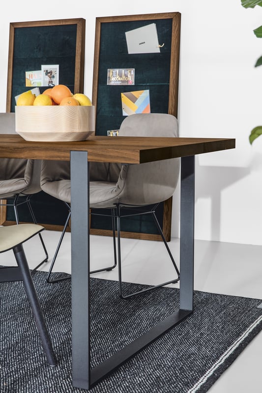 janua_s700_cpsdesign_tisch_indoor_geraeuchert_holz_eiche_natur_stahl_tiefschwarz_e_03