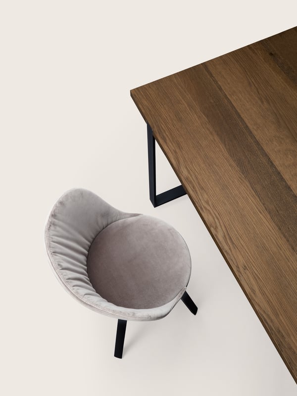 janua_s700_cpsdesign_tisch_indoor_geraeuchert_holz_eiche_natur_stahl_tiefschwarz_e_04