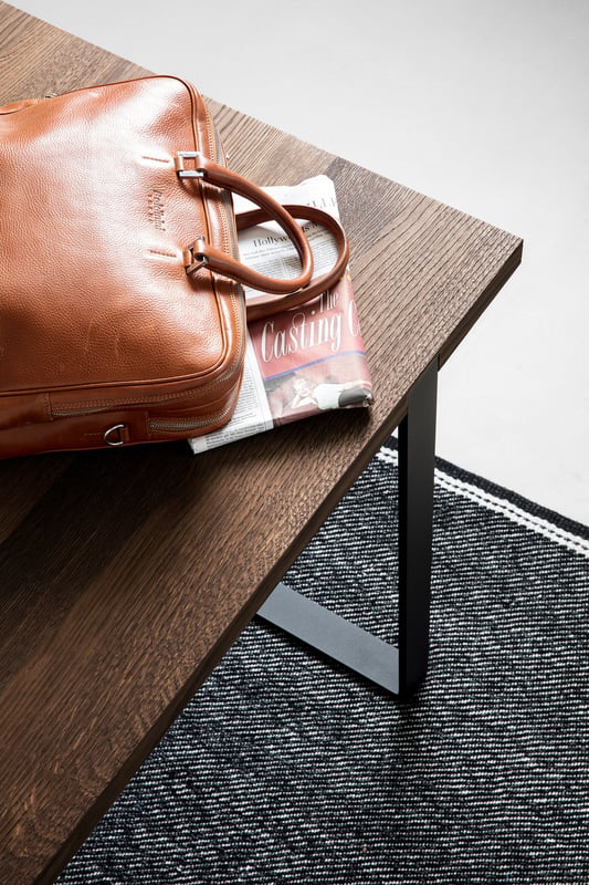 janua_s700_cpsdesign_tisch_indoor_geraeuchert_holz_eiche_natur_stahl_tiefschwarz_e_06