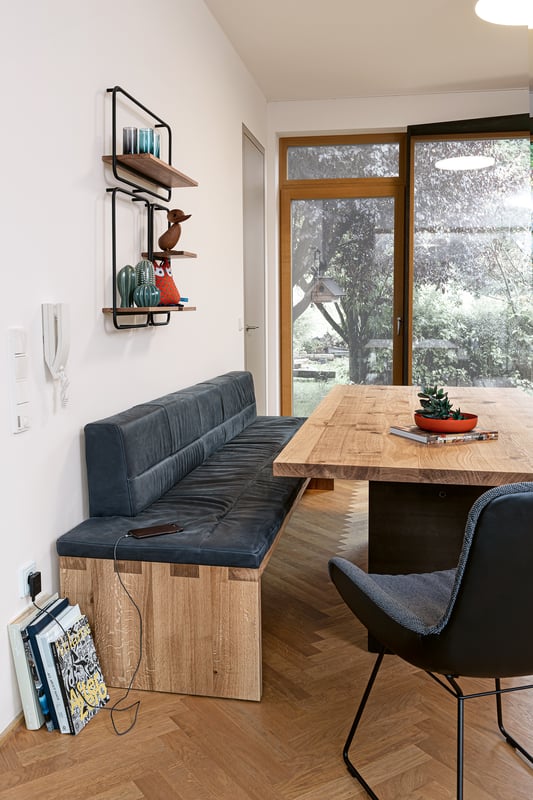 janua_sc02_sitzbank_teilgepolstert_indoor_basic_holz_eiche_natur_leder_e_02