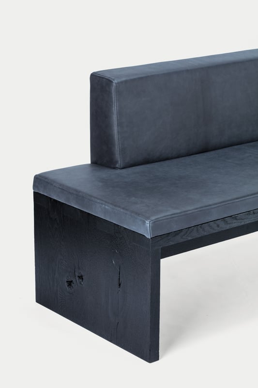 janua_sc02_sitzbank_teilgepolstert_indoor_gekoehlt_holz_eiche_ton_schwarz_leder_e_01