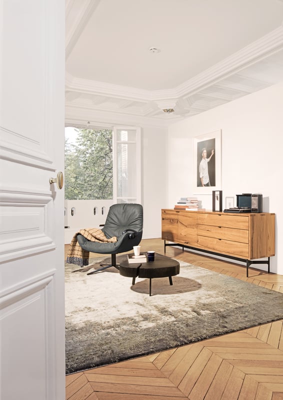 janua_sc21_sideboard_korpusmoebel_indoor_altholz_holz_eiche_stahl_tiefschwarz_e_01
