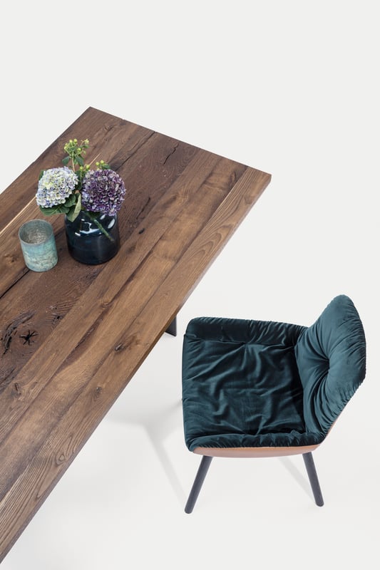 janua_sc41_tisch_indoor_altholz_holz_eiche_geraeuchert_stahl_tiefschwarz_e_02