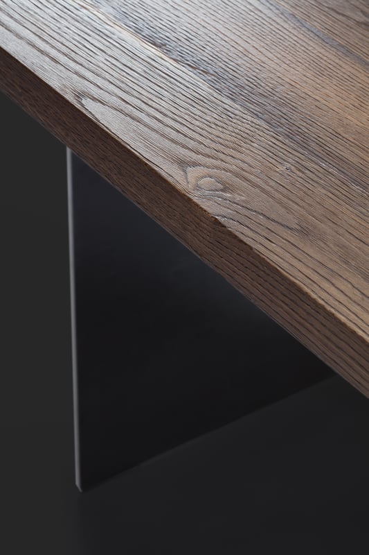janua_sc41_tisch_indoor_altholz_holz_eiche_geraeuchert_stahl_tiefschwarz_e_03