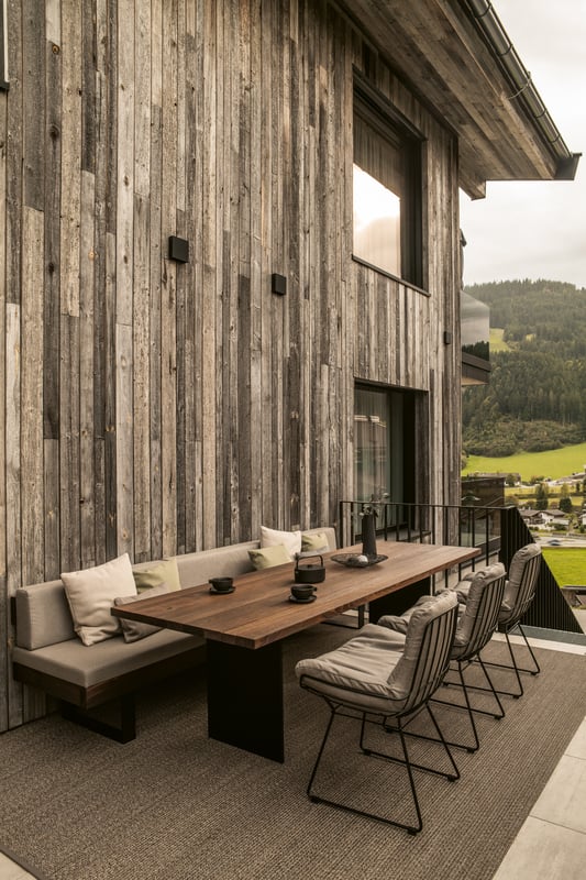 janua_sc41_tisch_outdoor_holz_kastanie_ton_marone_edelstahl_tiefschwarz_e_02