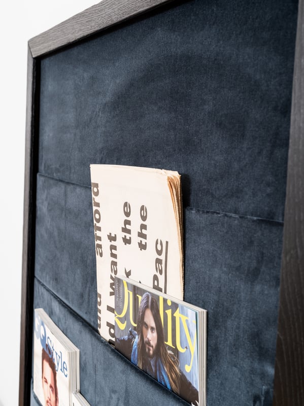 janua_sc57_regalsystem_medienboard_indoor_holz_gekoehlt_eiche_ton_schwarz_stoff_e_05
