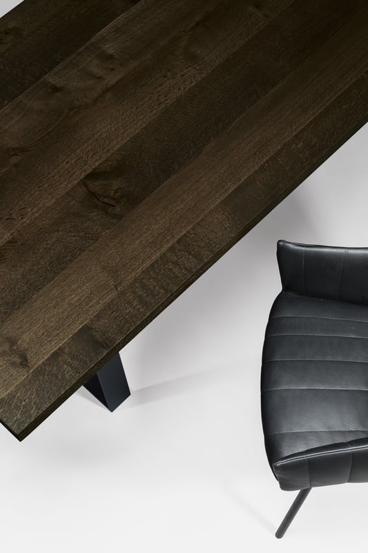 janua_sc58_tisch_indoor_geraeuchert_holz_eiche_anthrazit_stahl_tiefschwarz_e_01