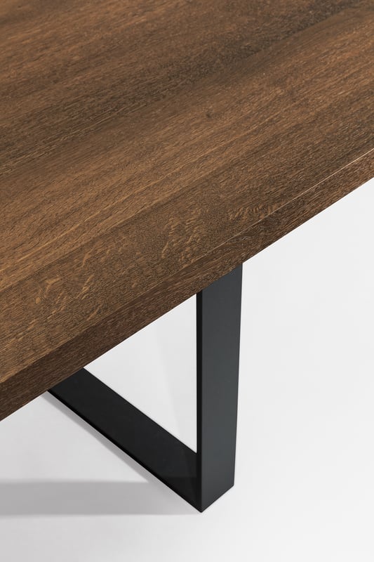 janua_sc58_tisch_indoor_geraeuchert_holz_eiche_natur_stahl_tiefschwarz_e_02