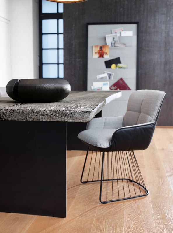 janua_sk01_monolith_tisch_indoor_gekoehlt_holz_eiche_ton_silber_stahl_tiefschwarz_e_02