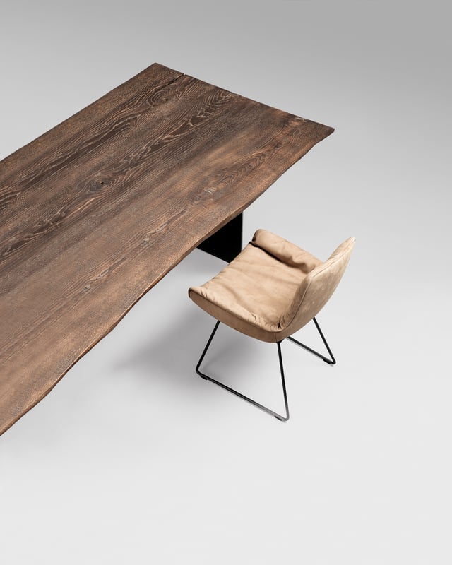 janua_sk04_komposit_tisch_indoor_gekoehlt_holz_eiche_ton_braun_stahl_tiefschwarz_e_01