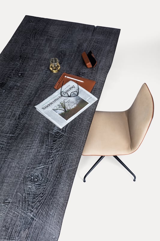 janua_sk04_komposit_tisch_indoor_gekoehlt_holz_eiche_ton_grau_stahl_tiefschwarz_e_01